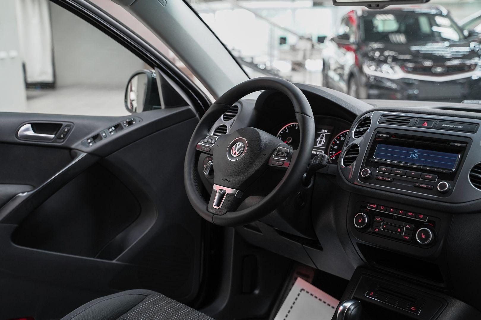 Volkswagen Tiguan 2012, черный, ДЦ Орехово