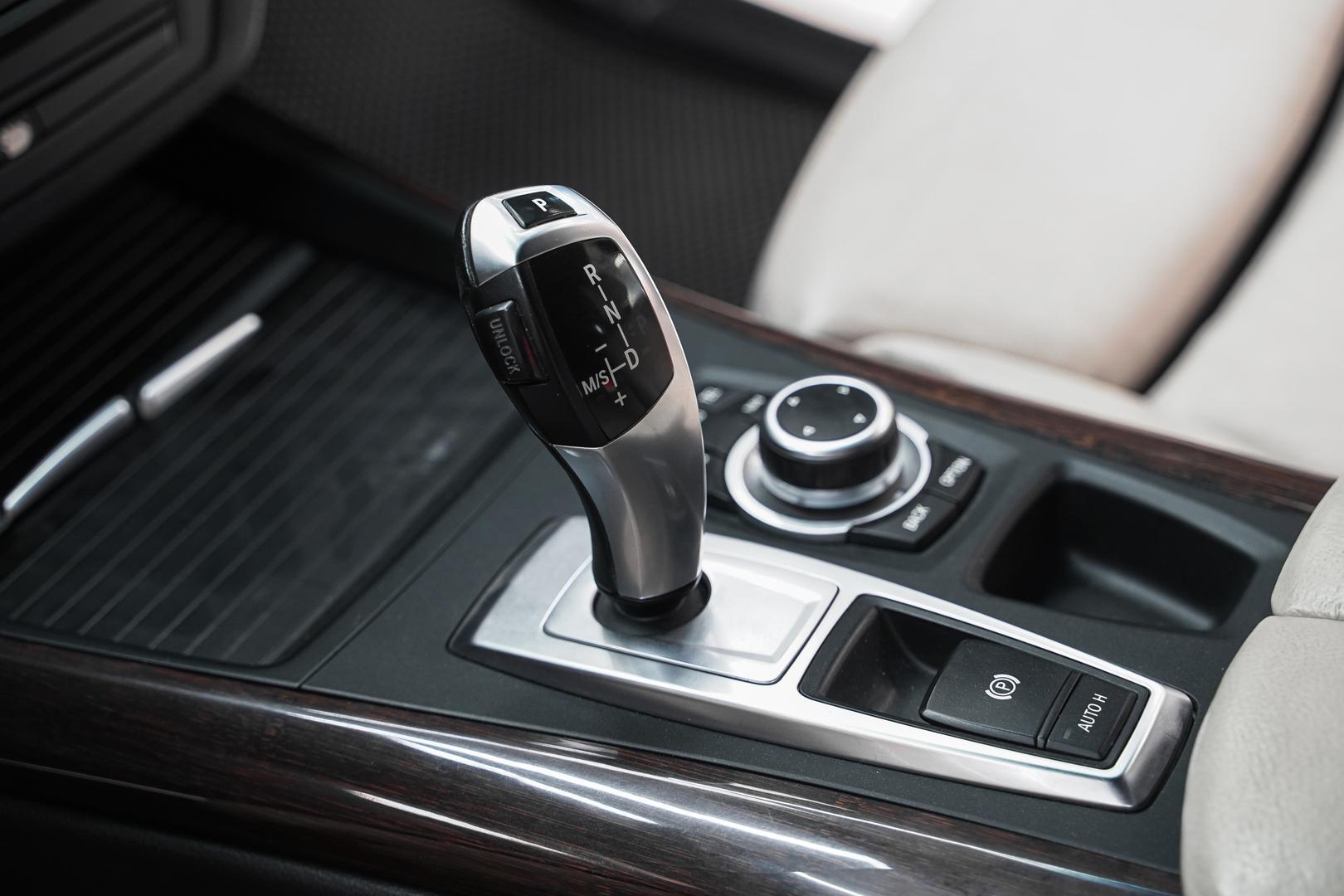 BMW X5 2012, белый, ДЦ Орехово