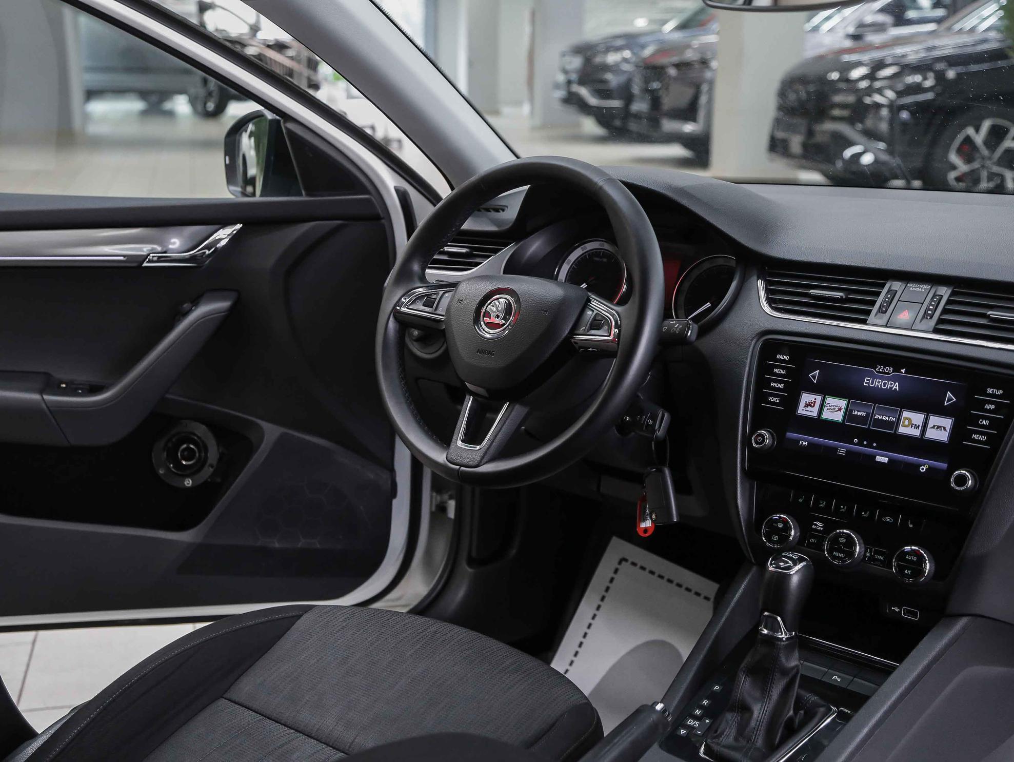 Skoda Octavia 2018, белый, ДЦ Орехово