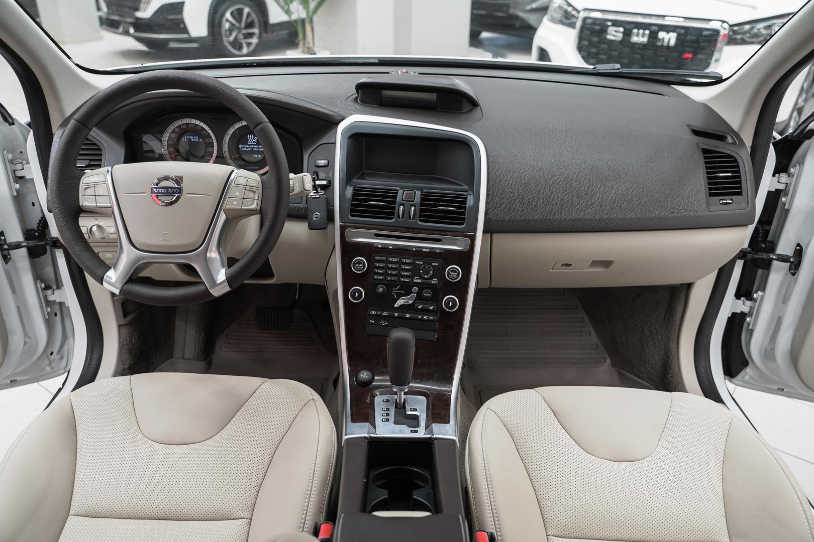 Volvo XC60 2010, белый, ДЦ Орехово