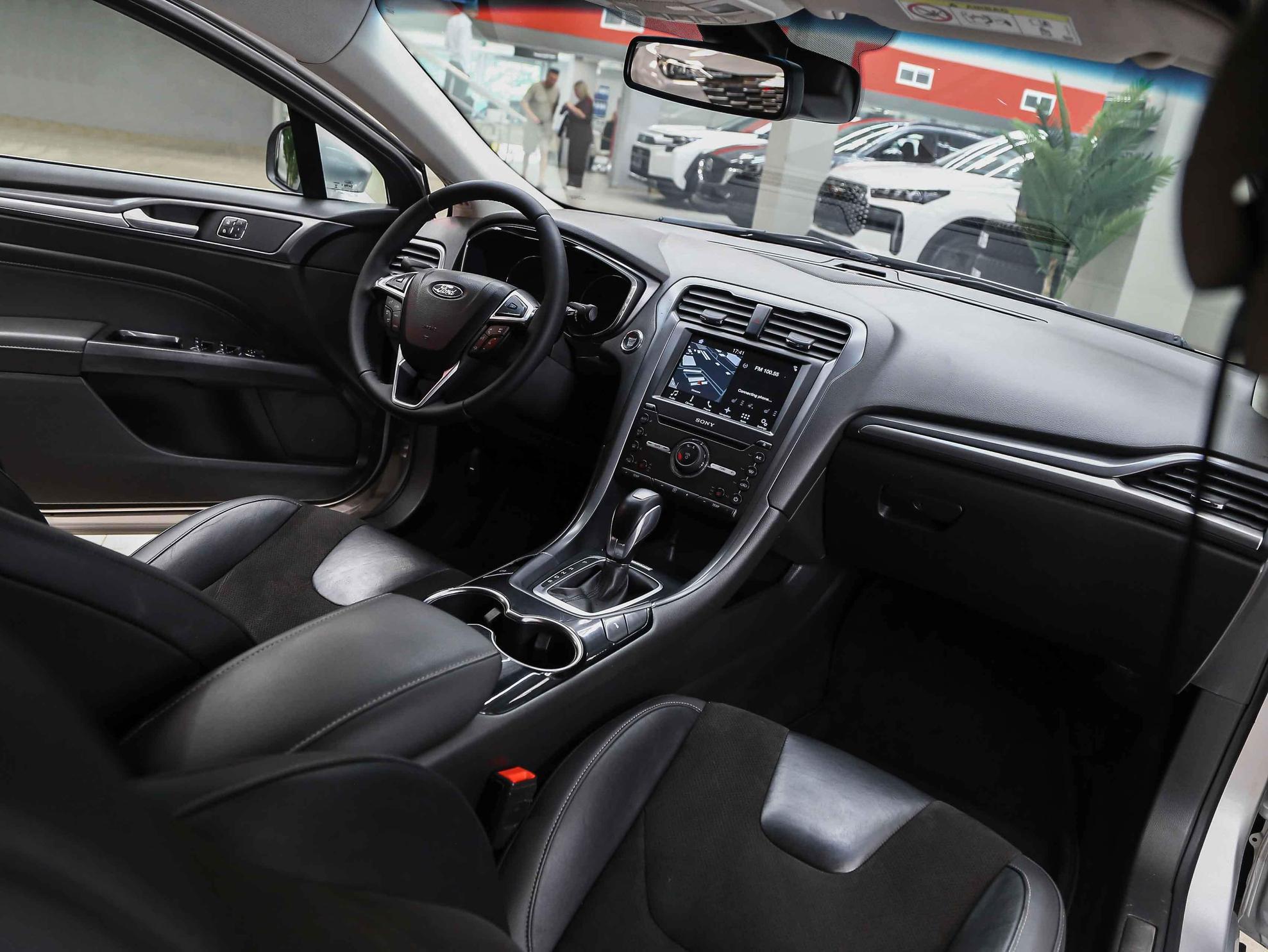 Ford Mondeo 2016, серебряный, ДЦ Орехово
