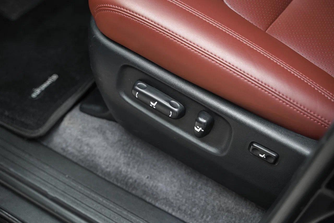 Toyota Land Cruiser 2012, черный, ДЦ Орехово