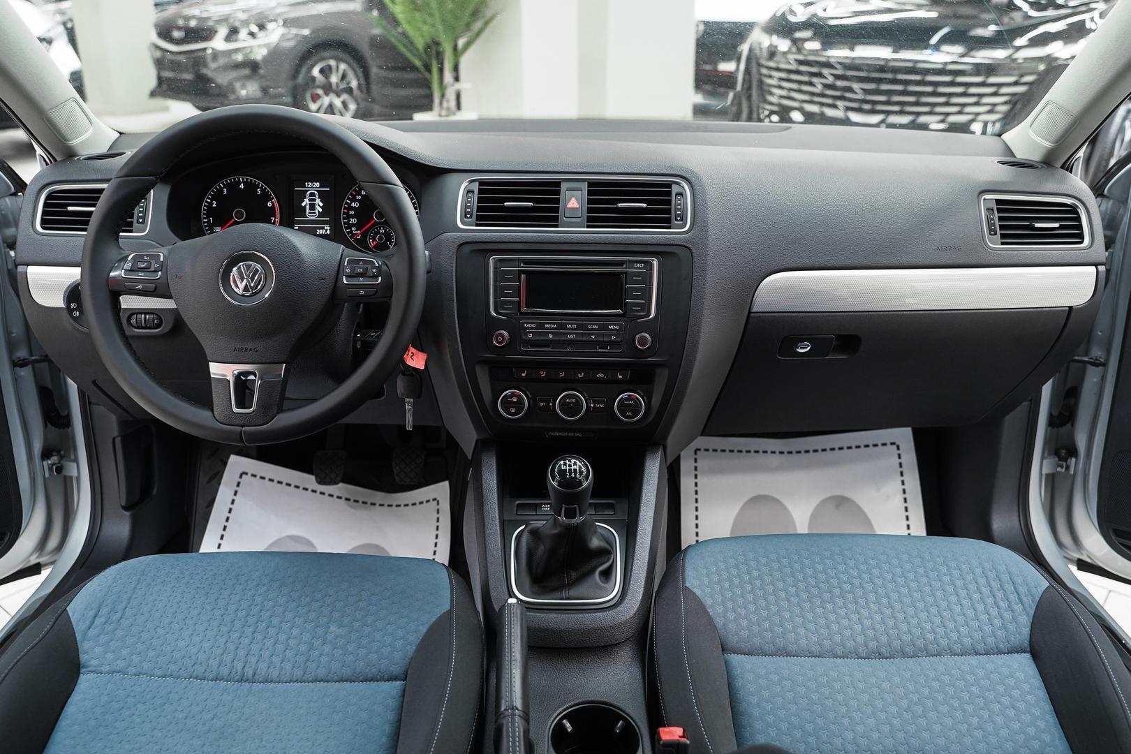 Volkswagen Jetta 2013, серебряный, ДЦ Орехово