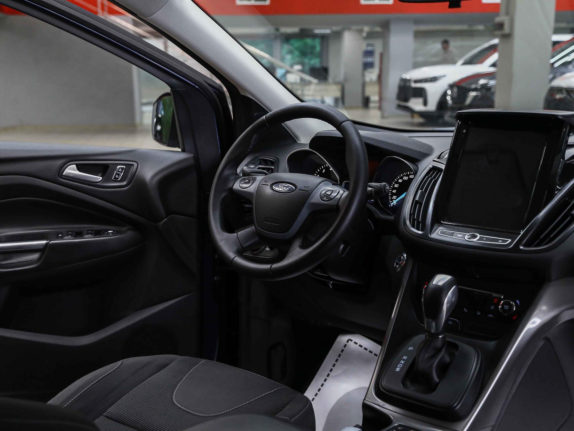 Ford Kuga 2013, синий, ДЦ Орехово