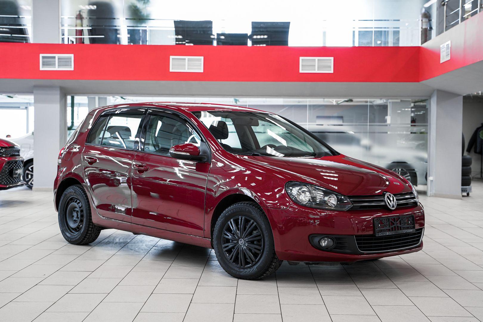 Volkswagen Golf 2010, красный, ДЦ Орехово