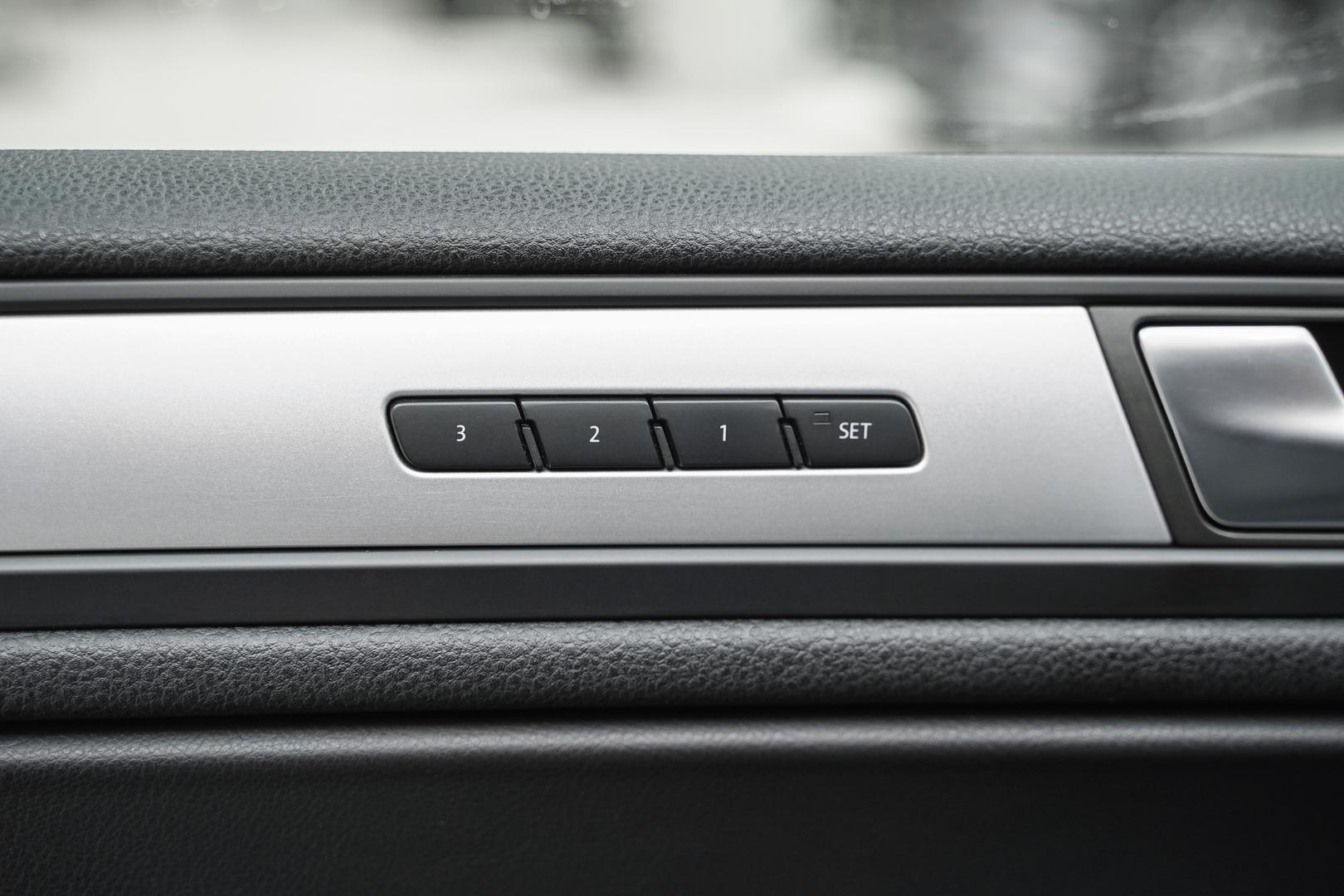Volkswagen Touareg 2012, черный, ДЦ Орехово