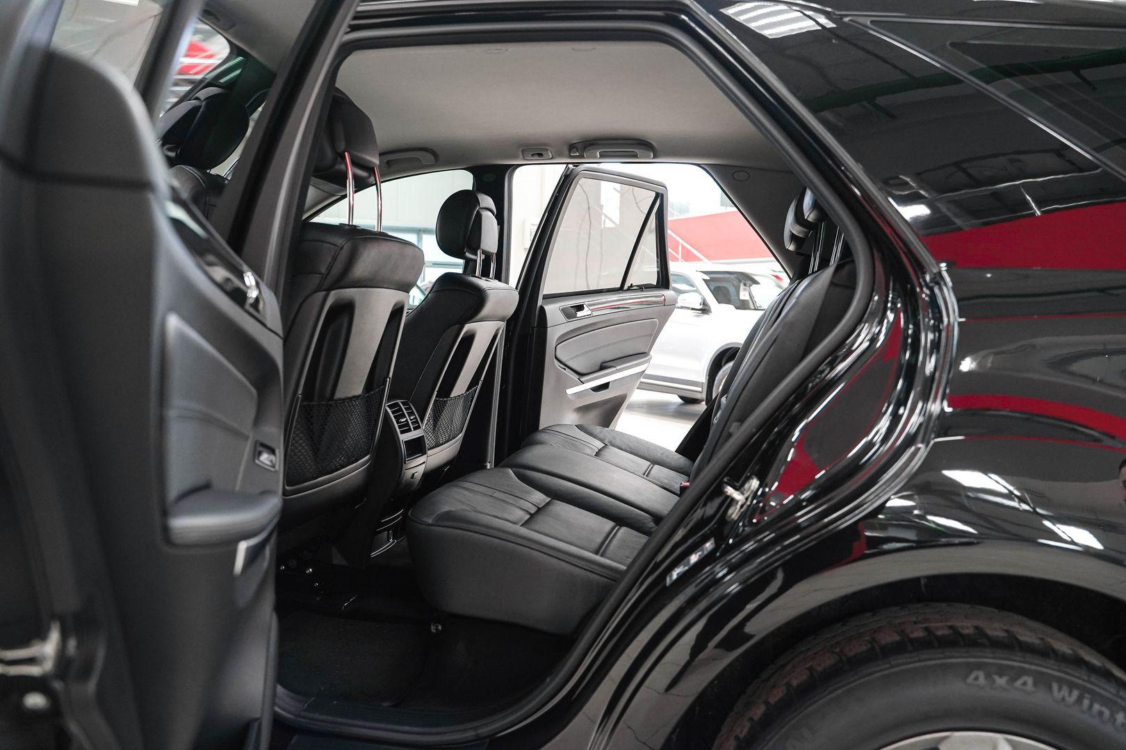 Mercedes-Benz M-Класс 2010, черный, ДЦ Орехово