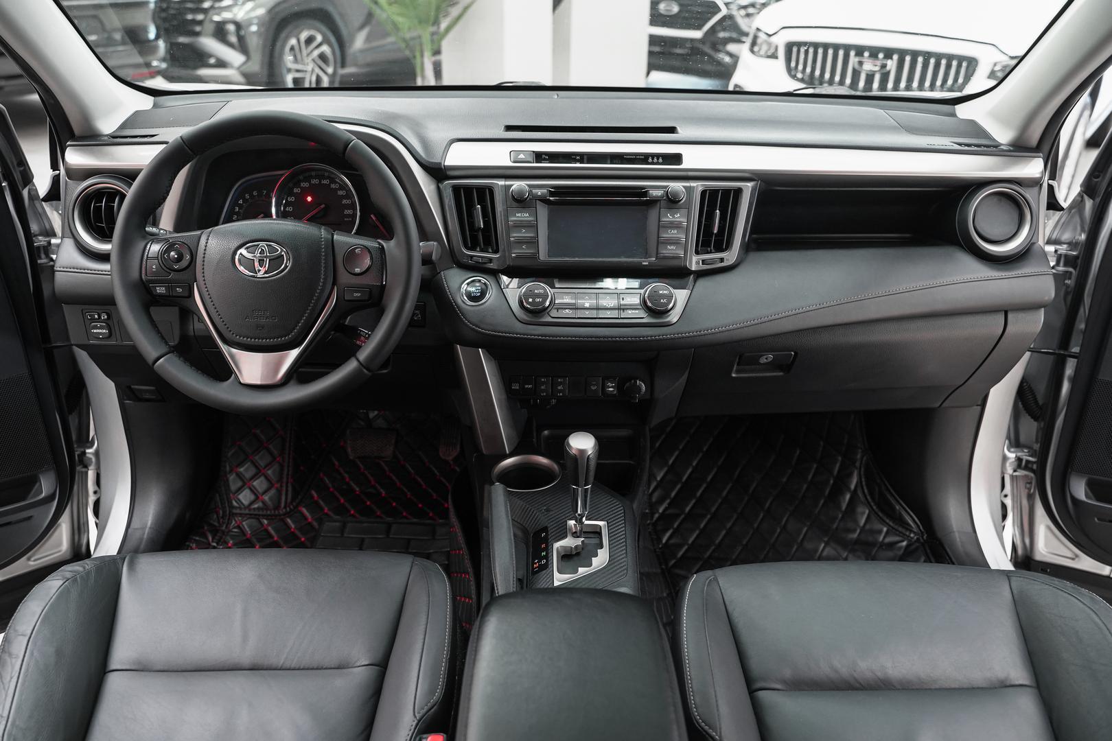 Toyota RAV4 2015, серебряный, ДЦ Орехово