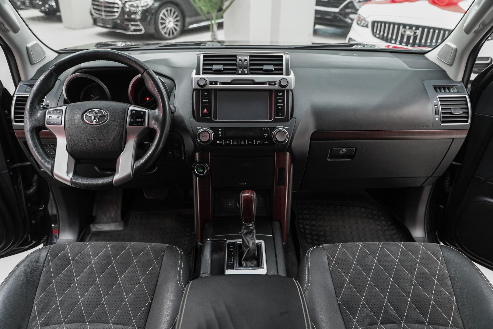 Toyota Land Cruiser Prado 2015, черный, ДЦ Орехово