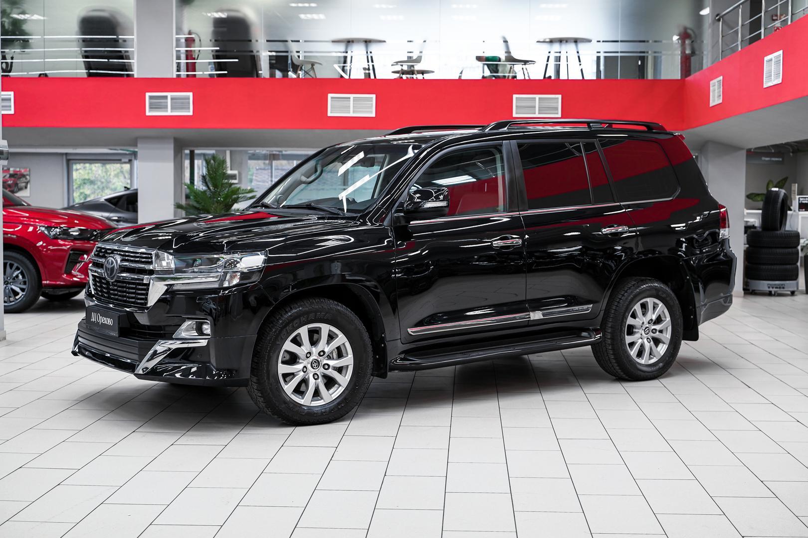 Toyota Land Cruiser 2017, черный, ДЦ Орехово