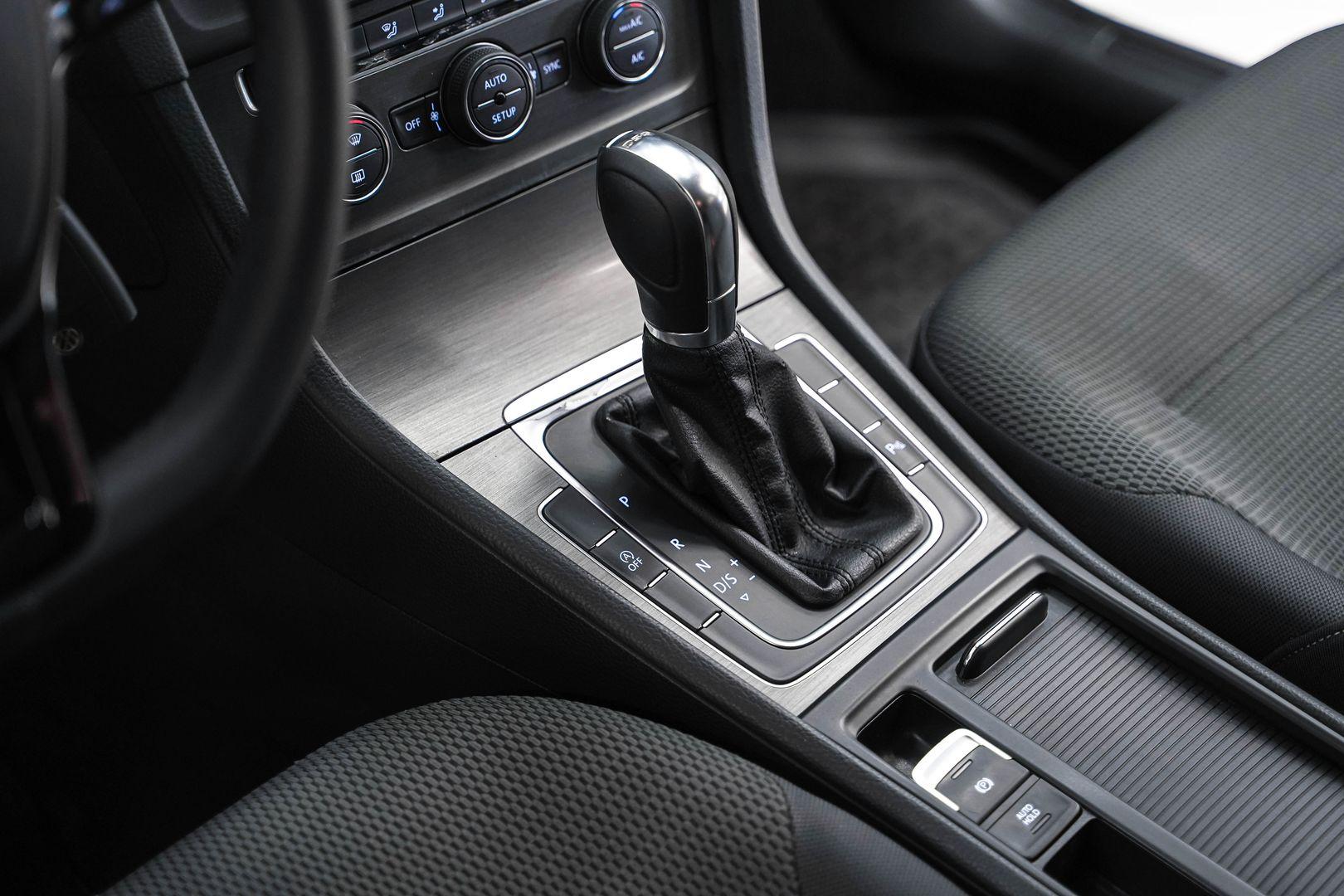 Volkswagen Golf 2013, черный, ДЦ Орехово