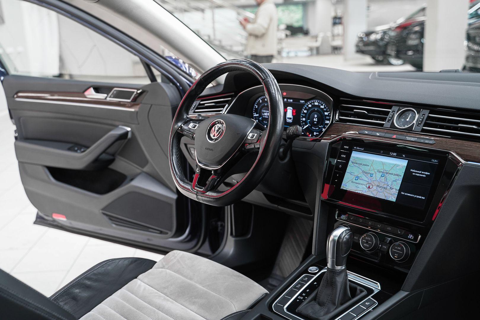 Volkswagen Passat 2018, синий, ДЦ Орехово