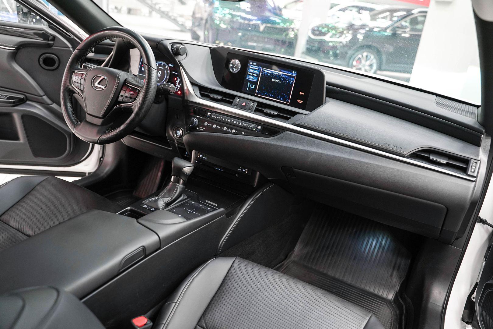 Lexus ES 2019, белый, ДЦ Орехово