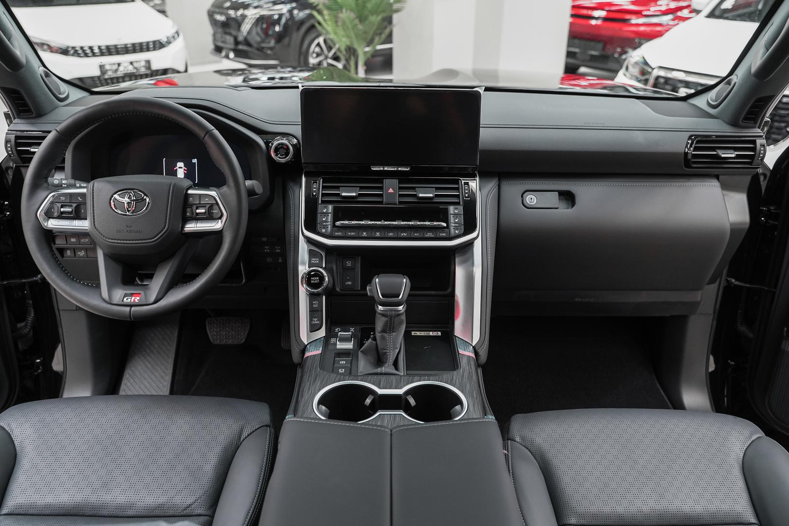 Toyota Land Cruiser 2025, черный, ДЦ Орехово