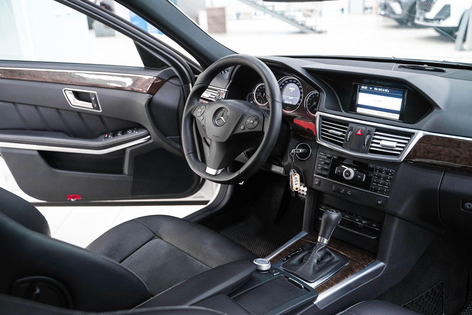 Mercedes-Benz E-Класс 2011, белый, ДЦ Орехово