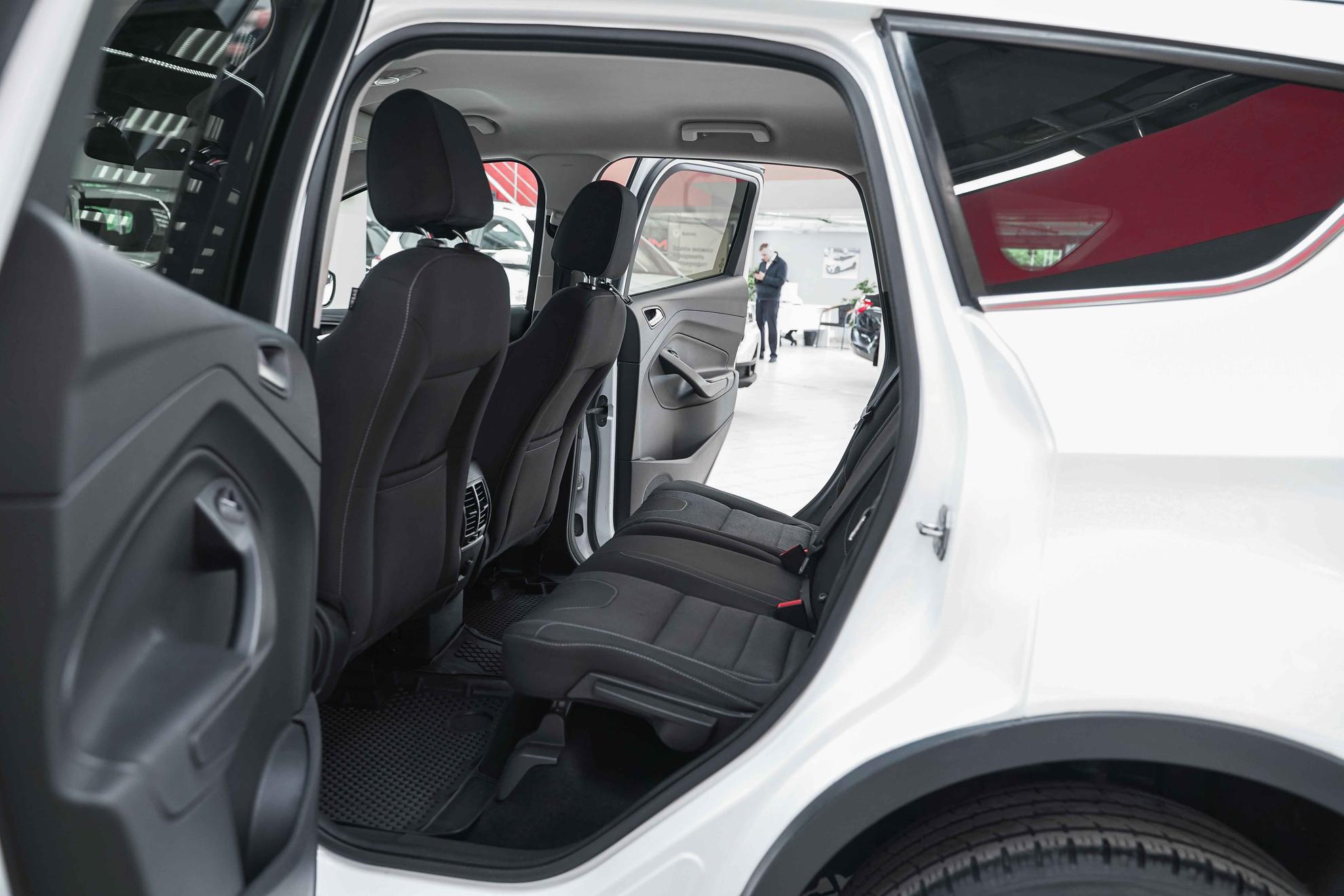 Ford Kuga 2013, белый, ДЦ Орехово