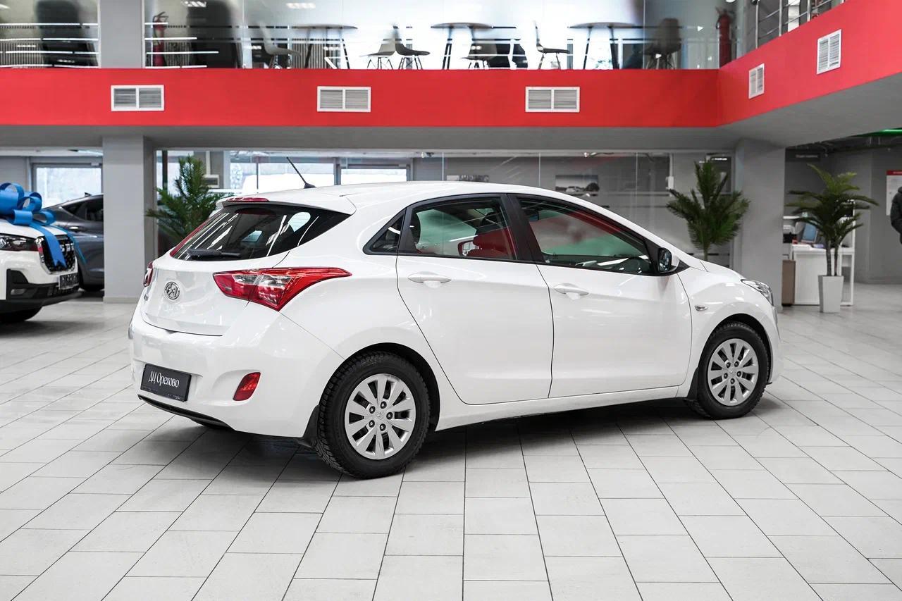 Hyundai i30 2016, белый, ДЦ Орехово