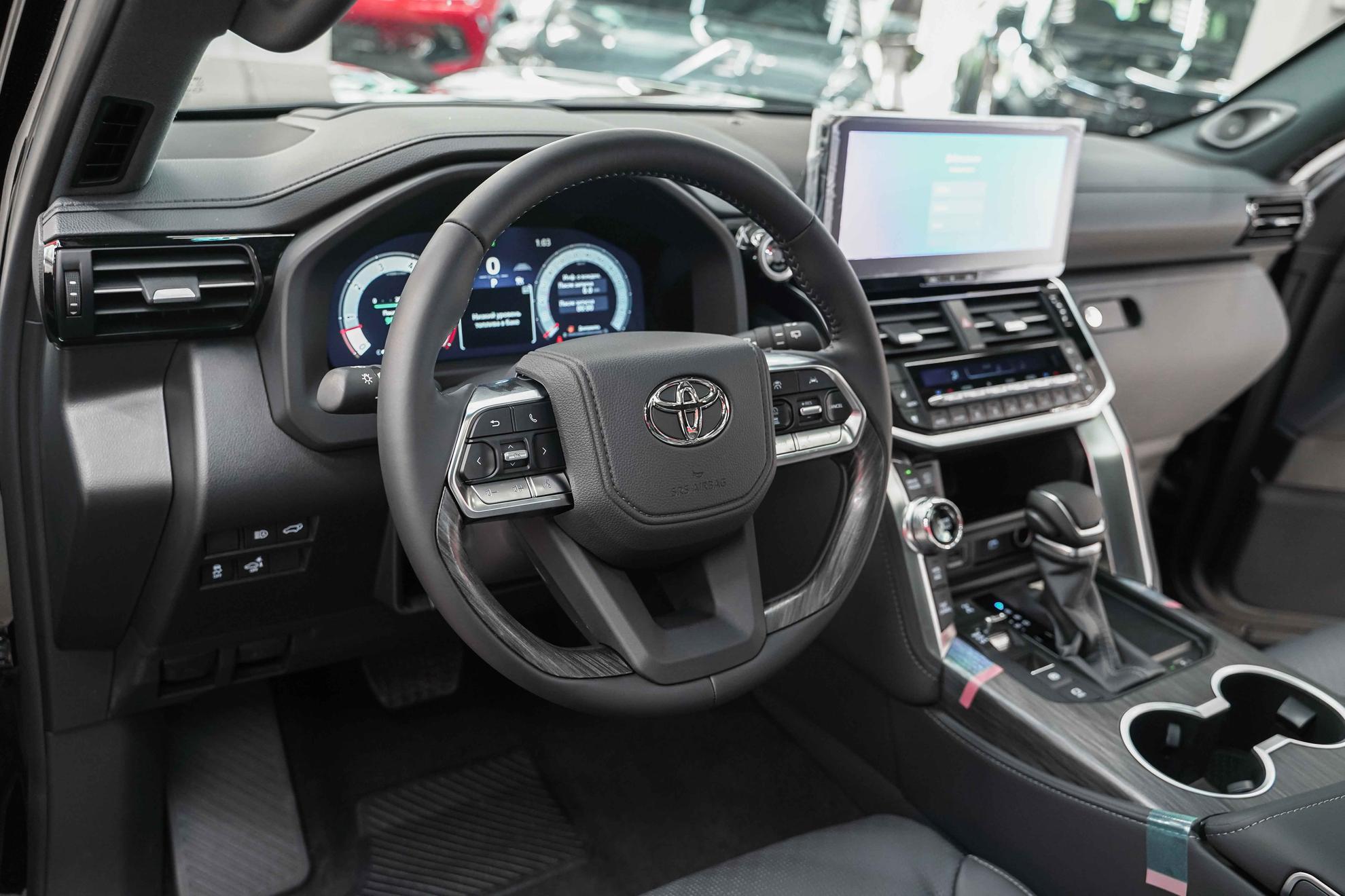 Toyota Land Cruiser 2026, черный, ДЦ Орехово