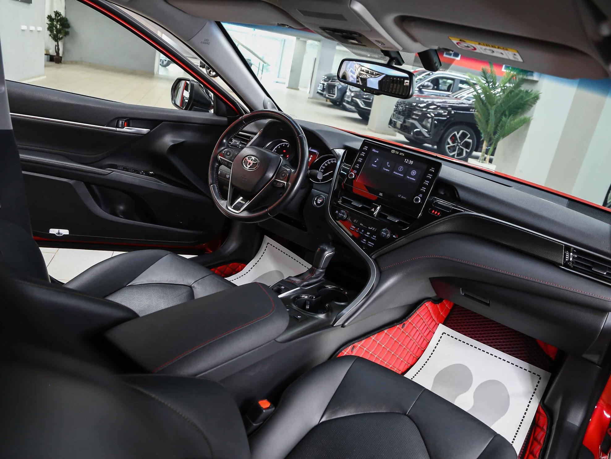 Toyota Camry 2021, красный, ДЦ Орехово