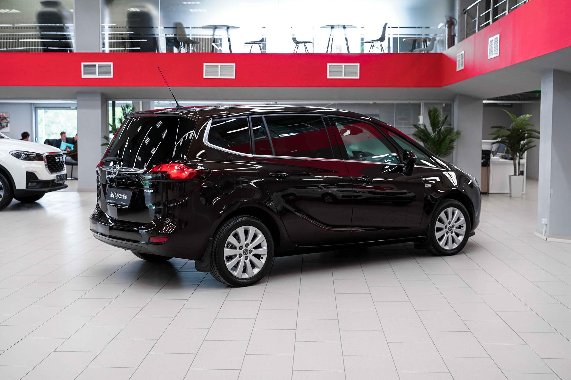 Opel Zafira 2014, коричневый, ДЦ Орехово