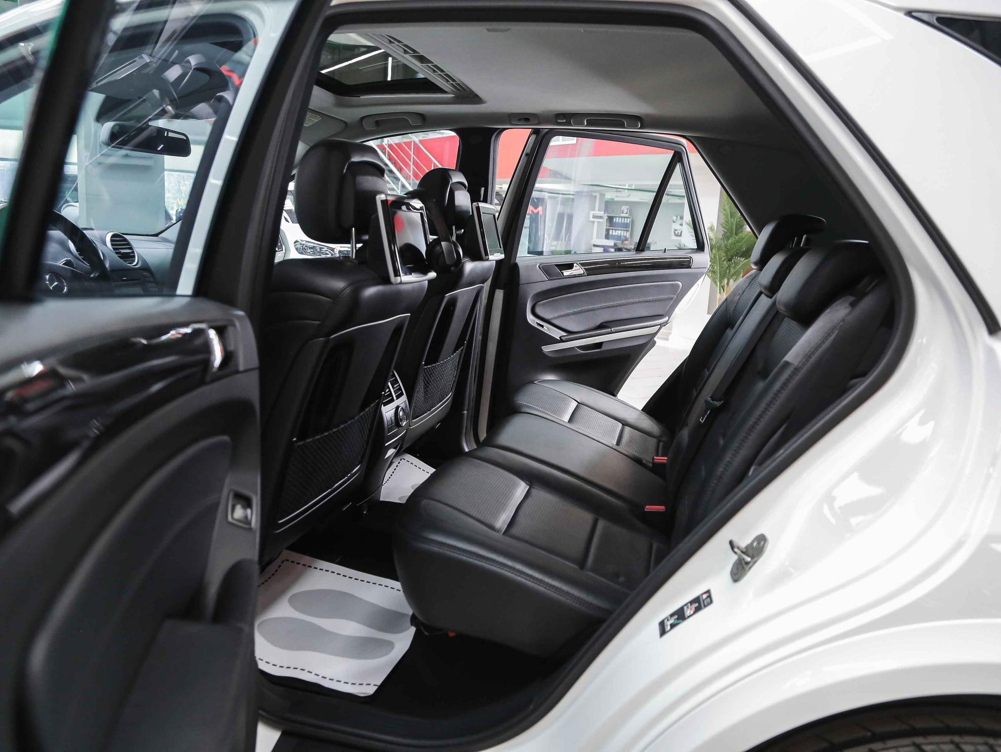 Mercedes-Benz M-Класс AMG 2010, белый, ДЦ Орехово