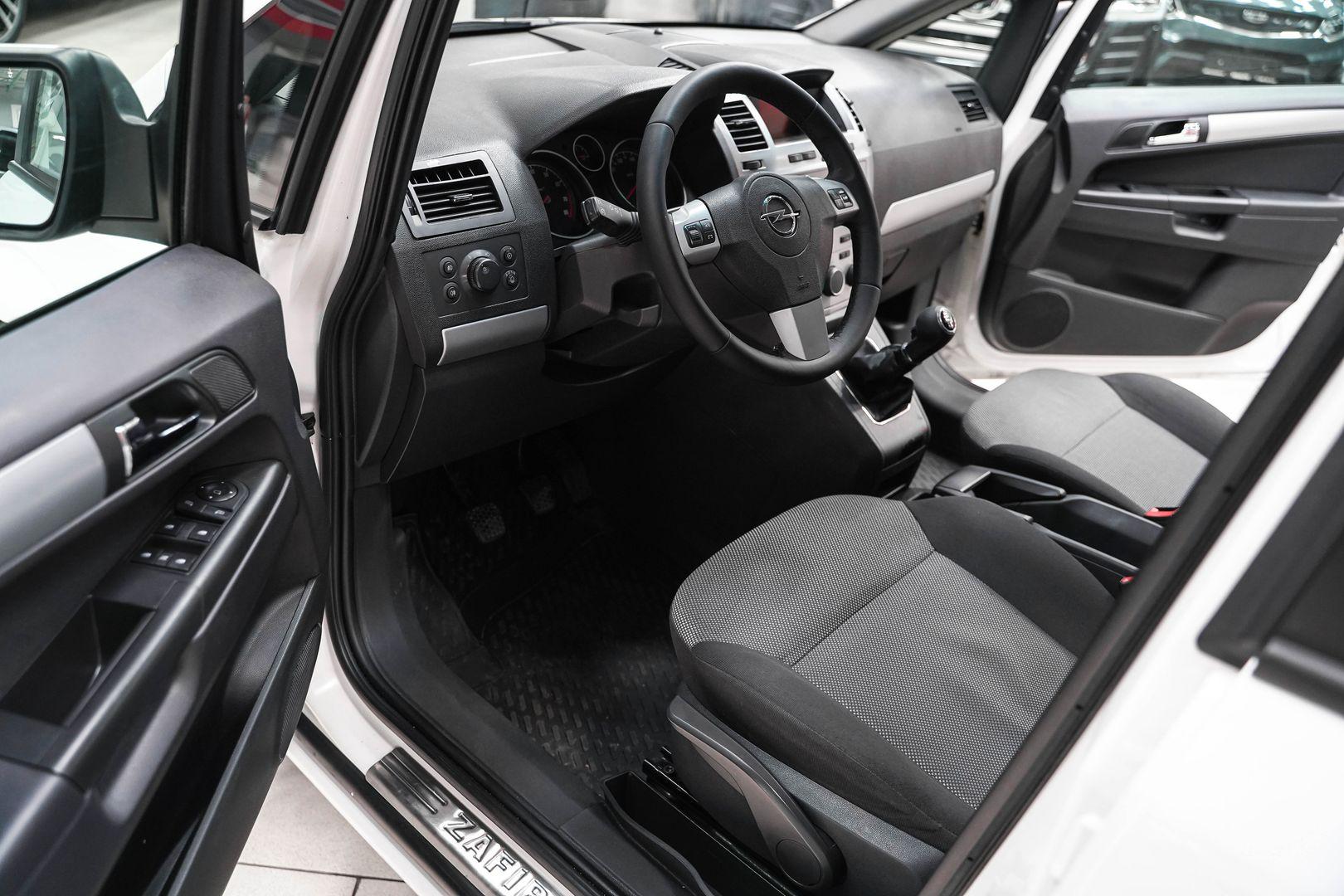 Opel Zafira 2012, белый, ДЦ Орехово
