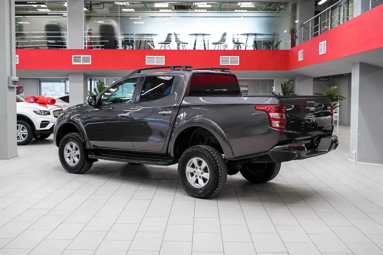 Mitsubishi L200 2017, коричневый, ДЦ Орехово