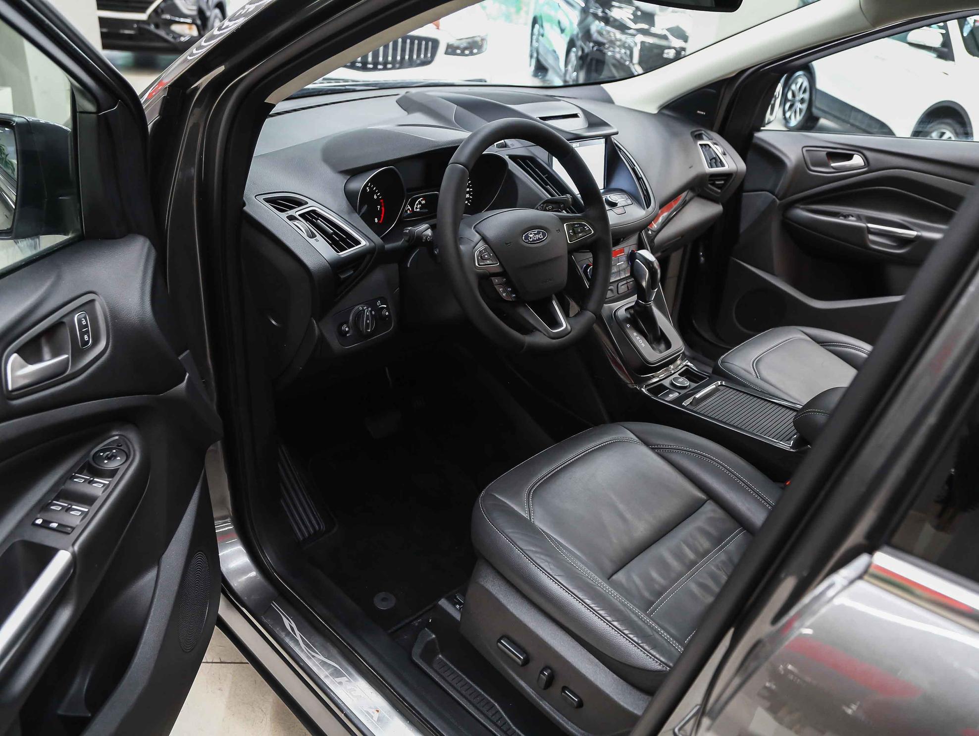 Ford Kuga 2016, серый, ДЦ Орехово