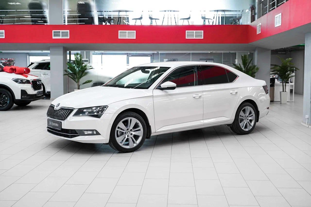 Skoda Superb 2018, белый, ДЦ Орехово