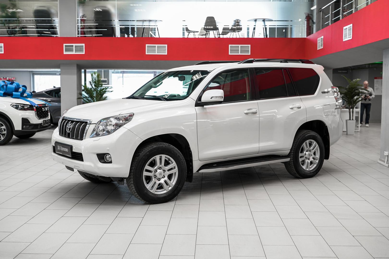 Toyota Land Cruiser Prado 2012, белый, ДЦ Орехово