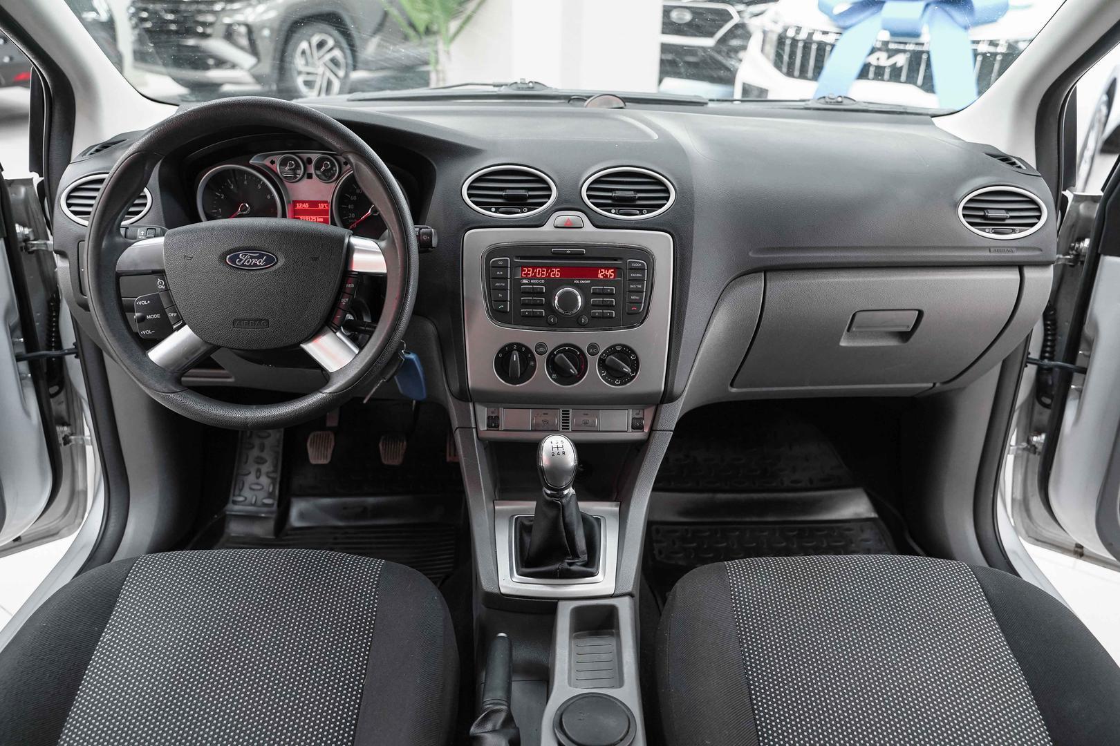 Ford Focus 2011, серебряный, ДЦ Орехово