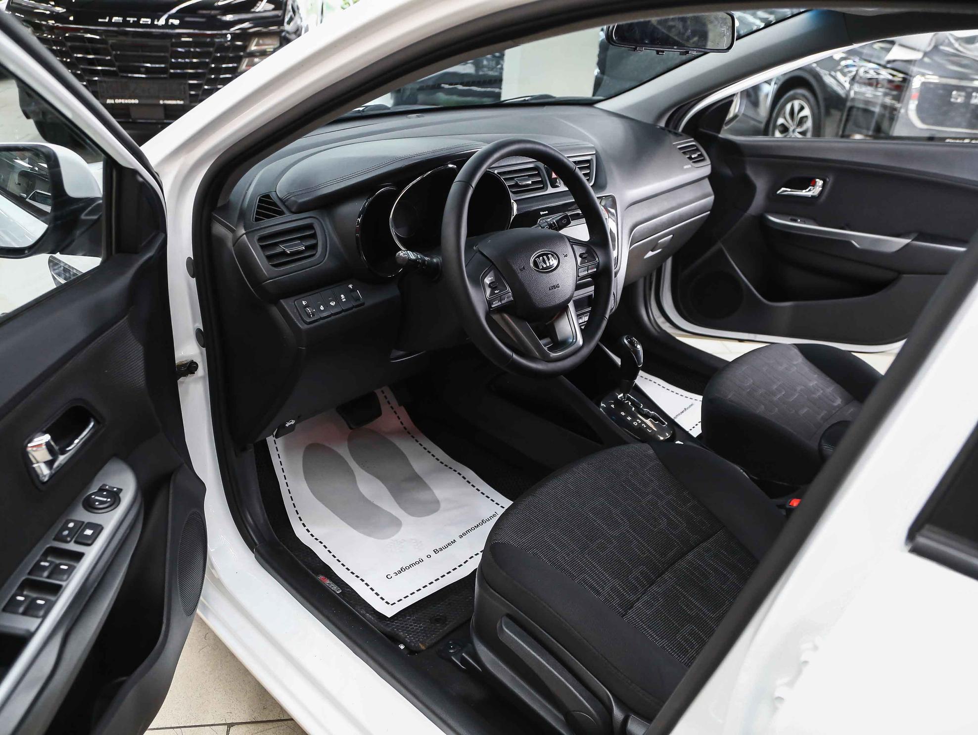 Kia Rio 2014, белый, ДЦ Орехово