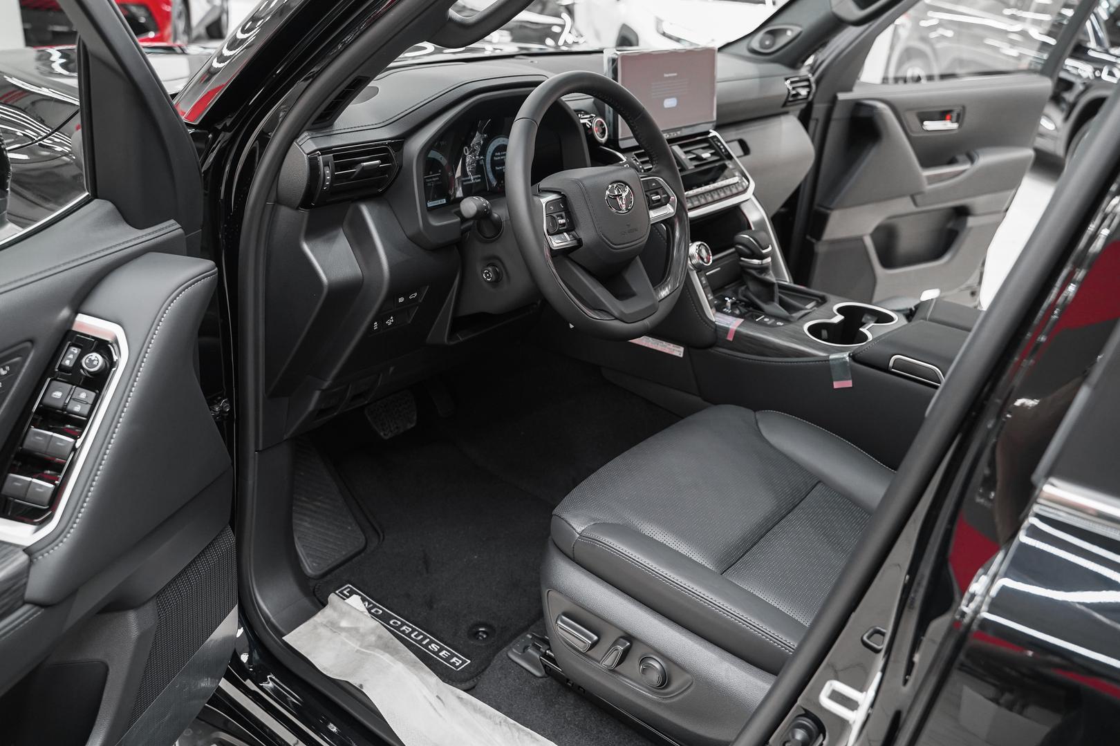 Toyota Land Cruiser 2025, черный, ДЦ Орехово