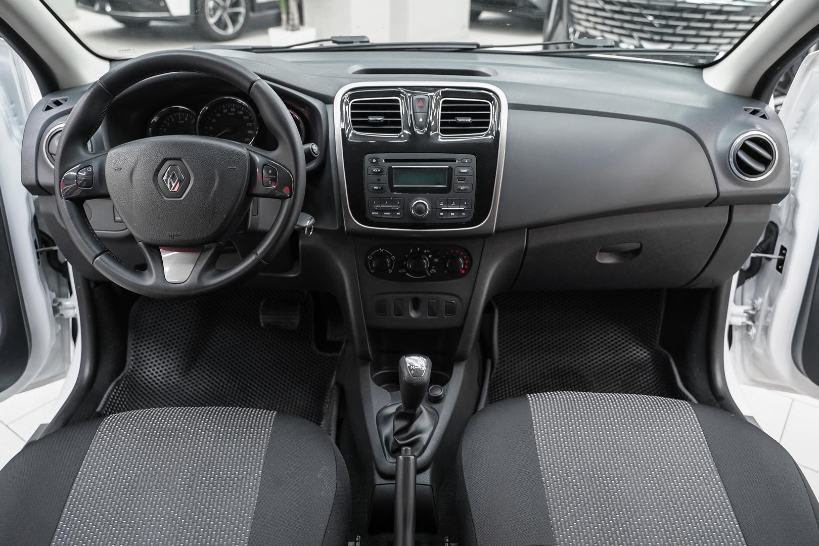Renault Logan 2015, белый, ДЦ Орехово