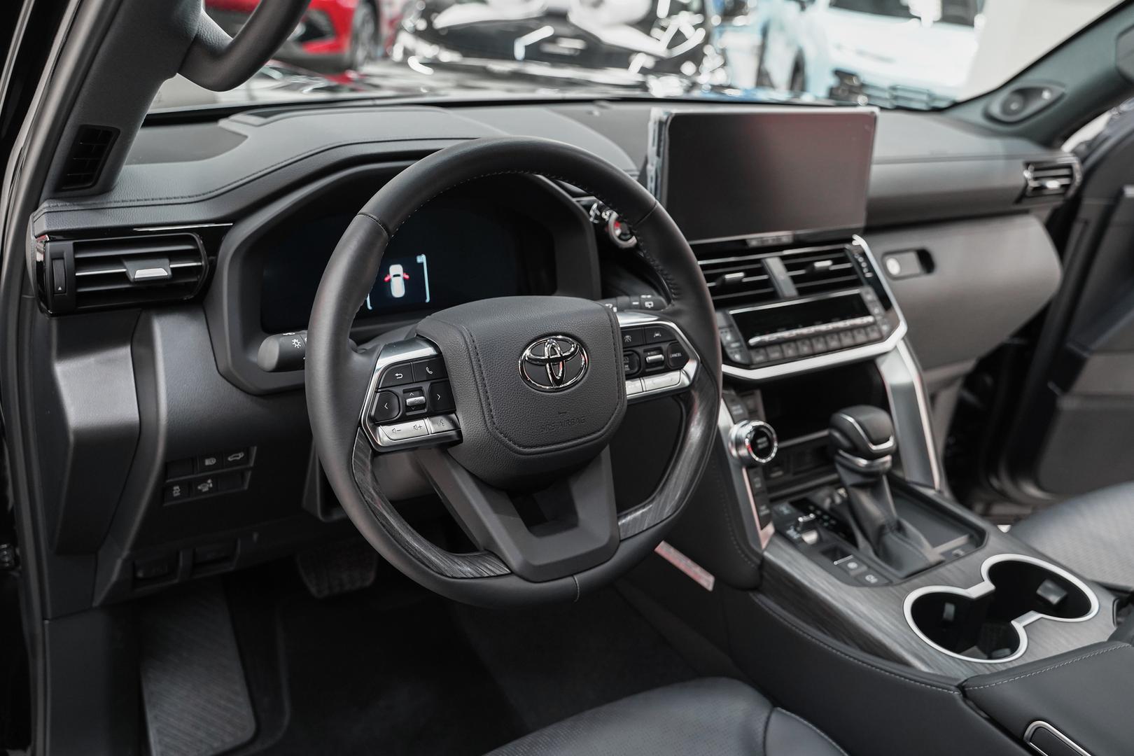 Toyota Land Cruiser 2025, черный, ДЦ Орехово