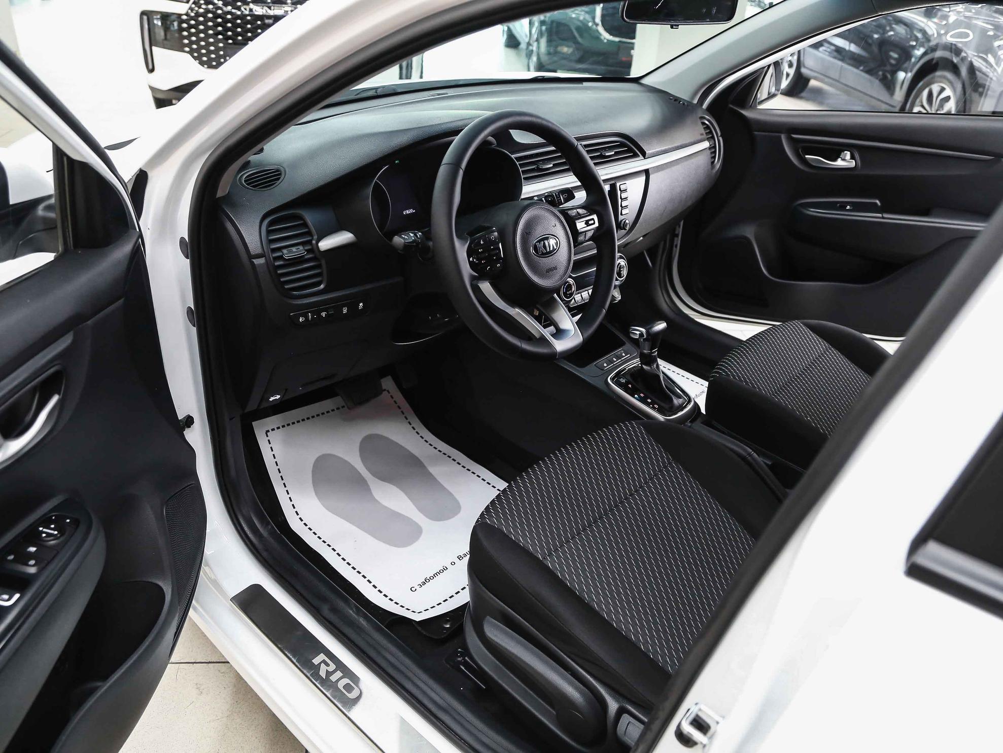 Kia Rio 2018, белый, ДЦ Орехово