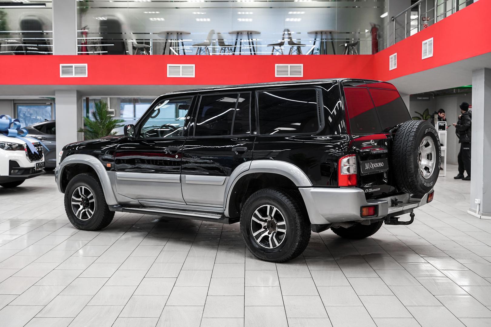 Nissan Patrol 2003, черный, ДЦ Орехово
