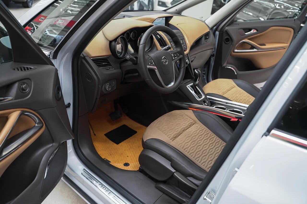 Opel Zafira 2013, белый, ДЦ Орехово