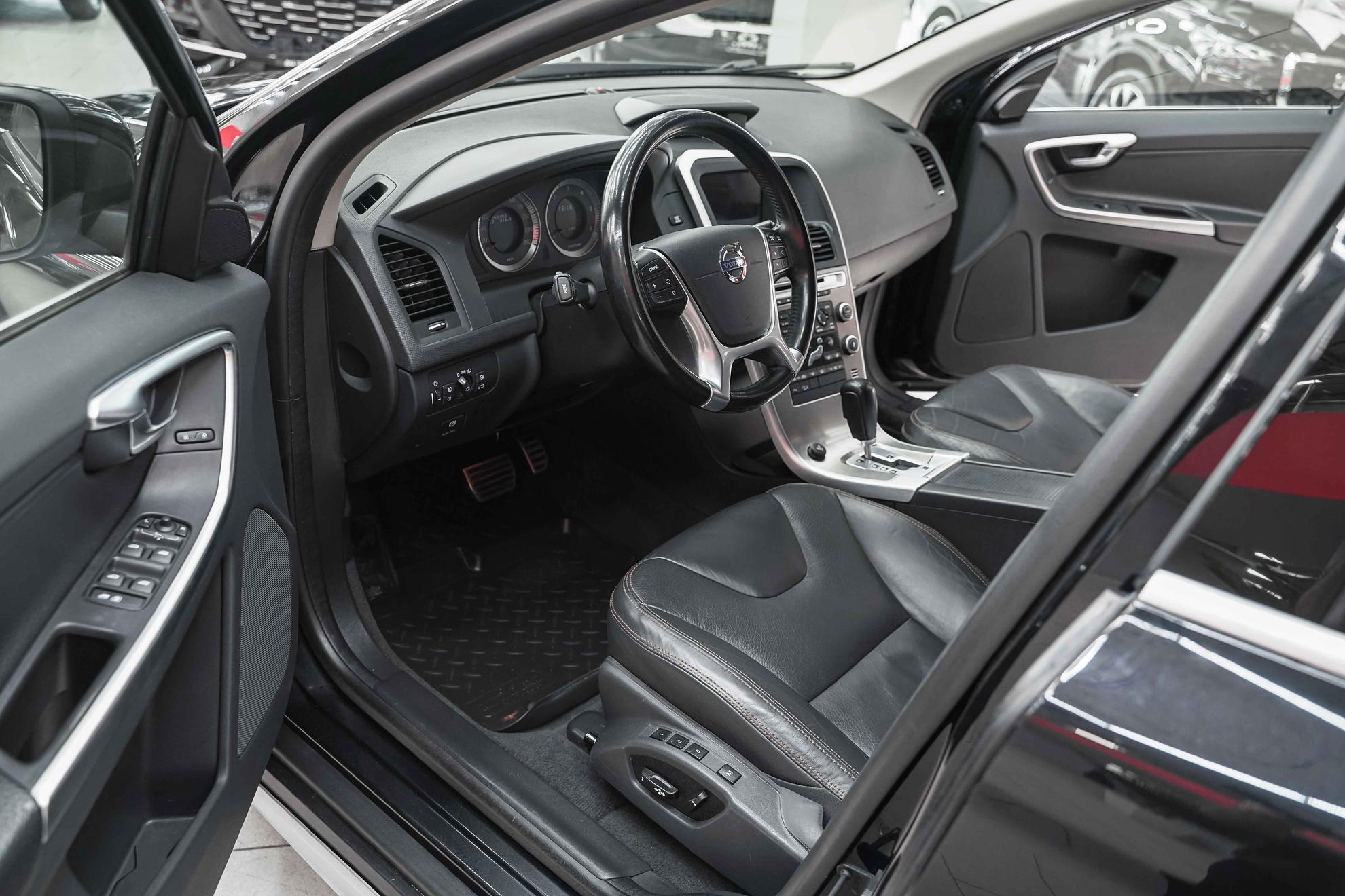 Volvo XC60 2010, черный, ДЦ Орехово
