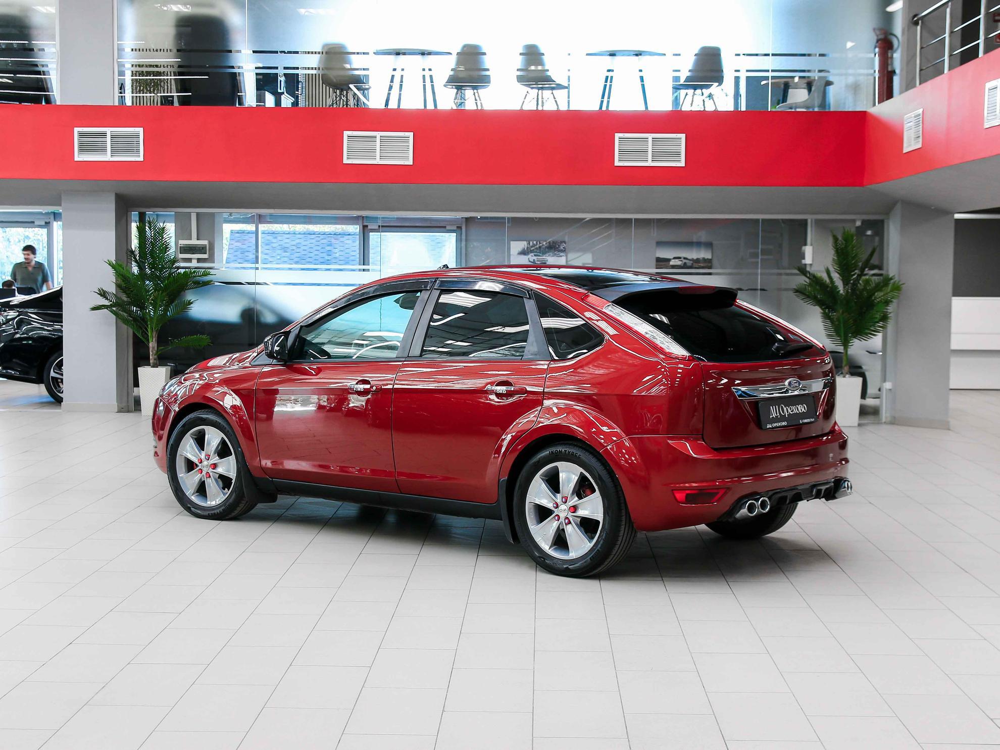 Ford Focus 2008, красный, ДЦ Орехово