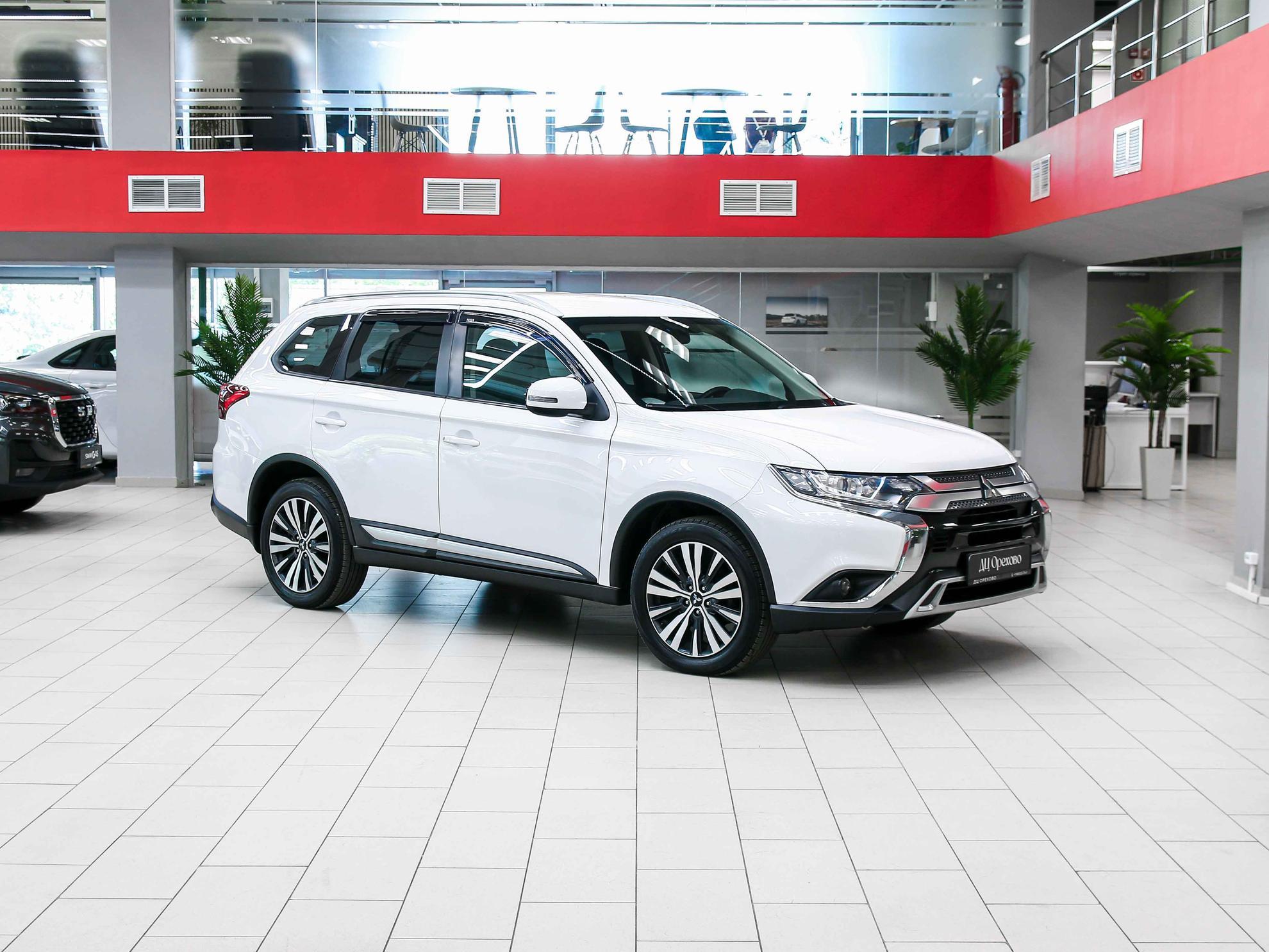 Mitsubishi Outlander 2019, белый, ДЦ Орехово
