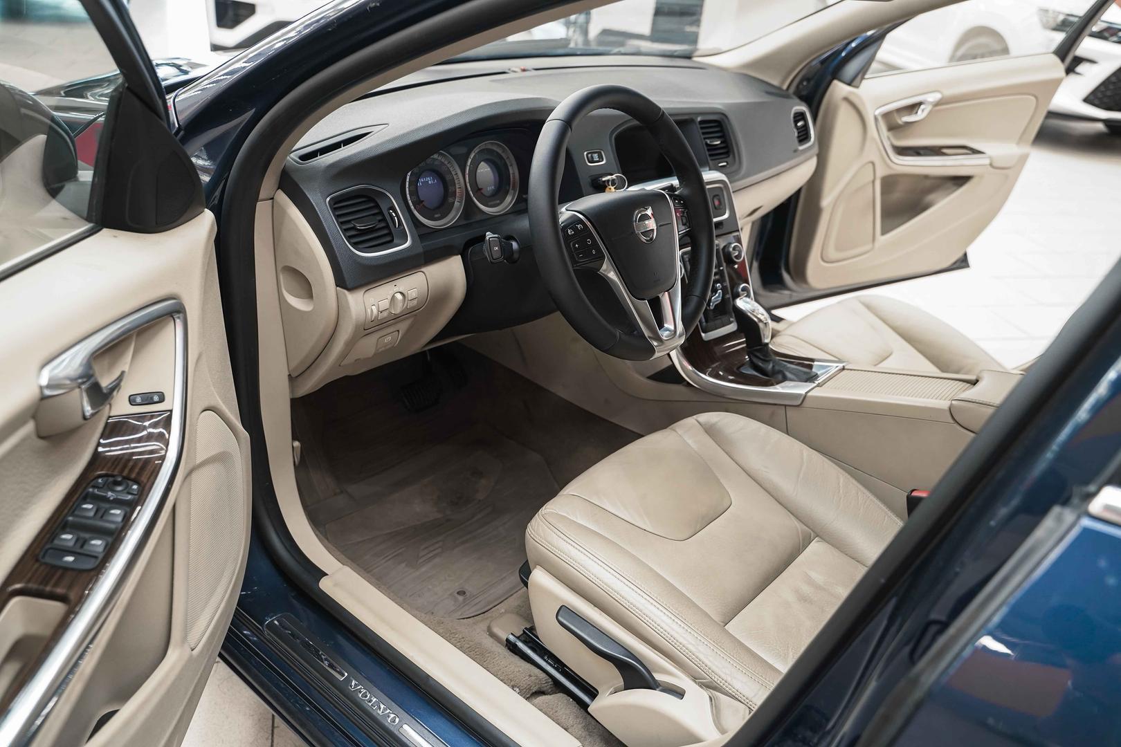 Volvo S60 2013, синий, ДЦ Орехово