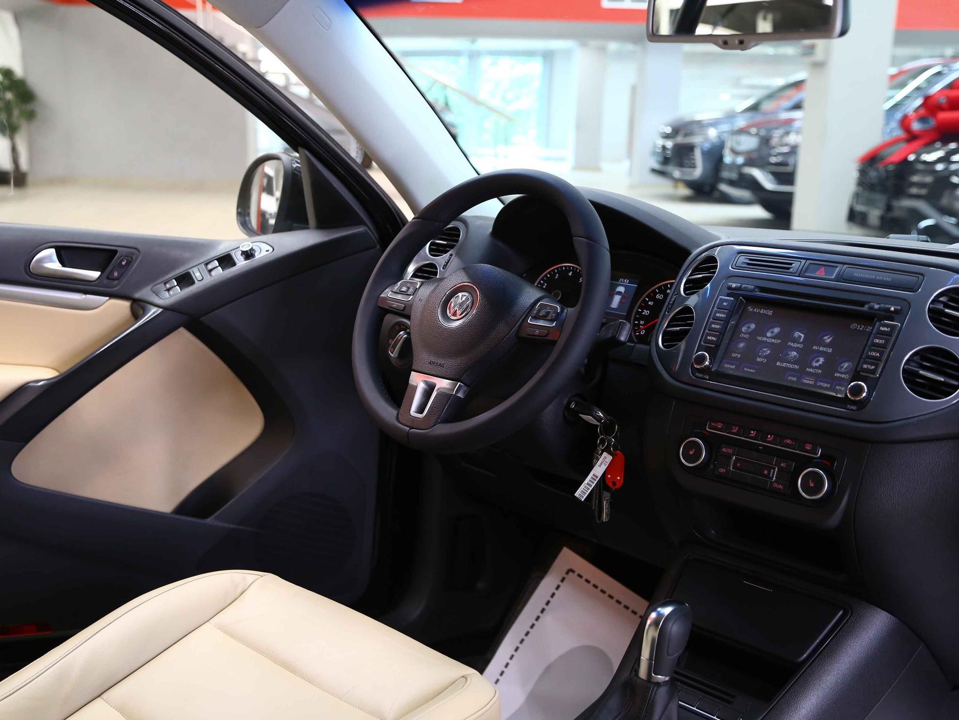 Volkswagen Tiguan 2011, черный, ДЦ Орехово