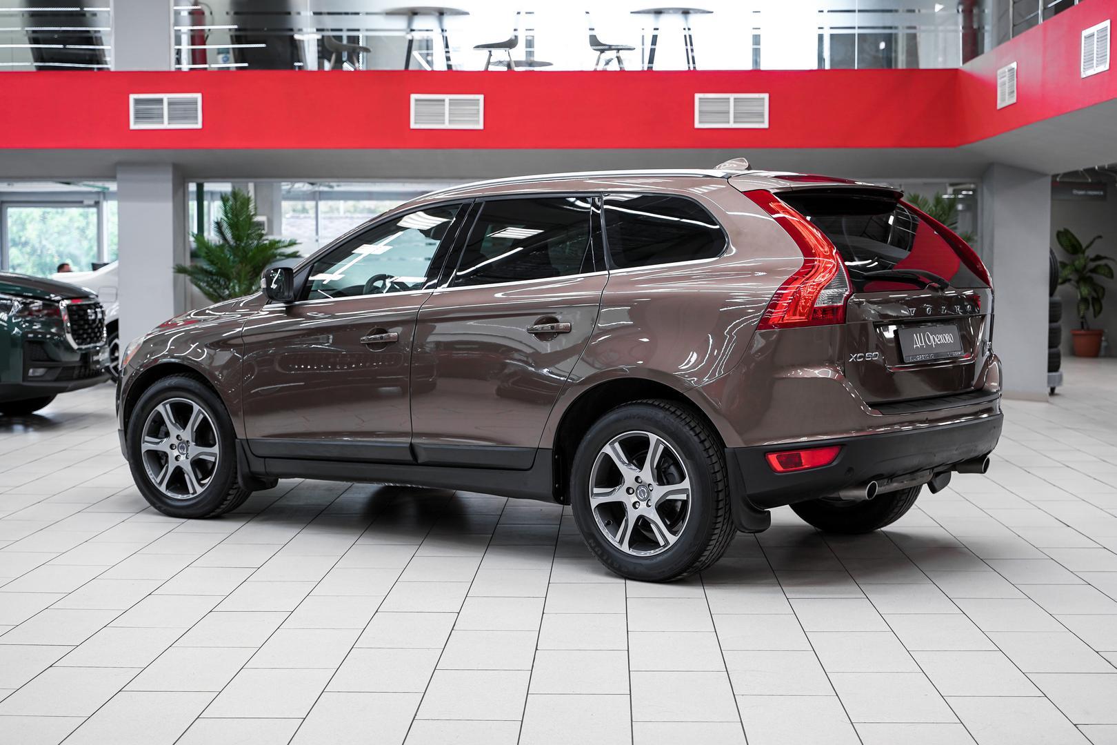 Volvo XC60 2011, золотой, ДЦ Орехово