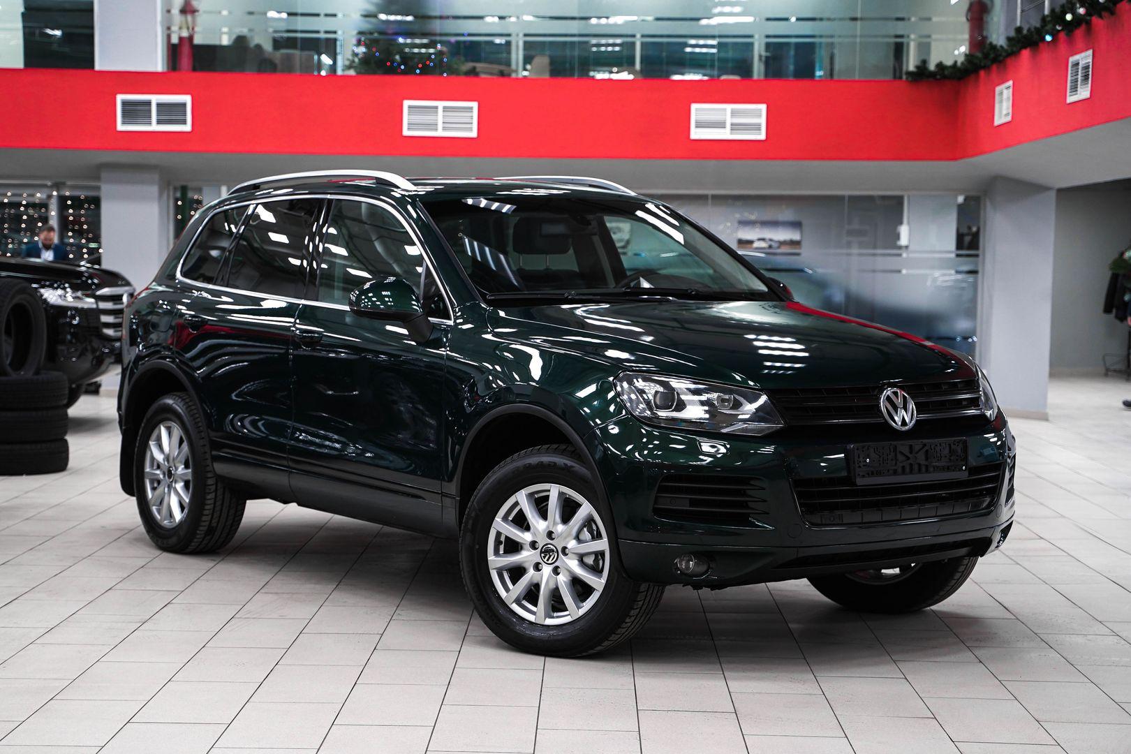 Volkswagen Touareg 2011, зеленый, ДЦ Орехово