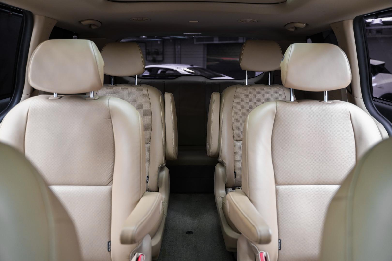 Kia Carnival 2015, черный, ДЦ Орехово