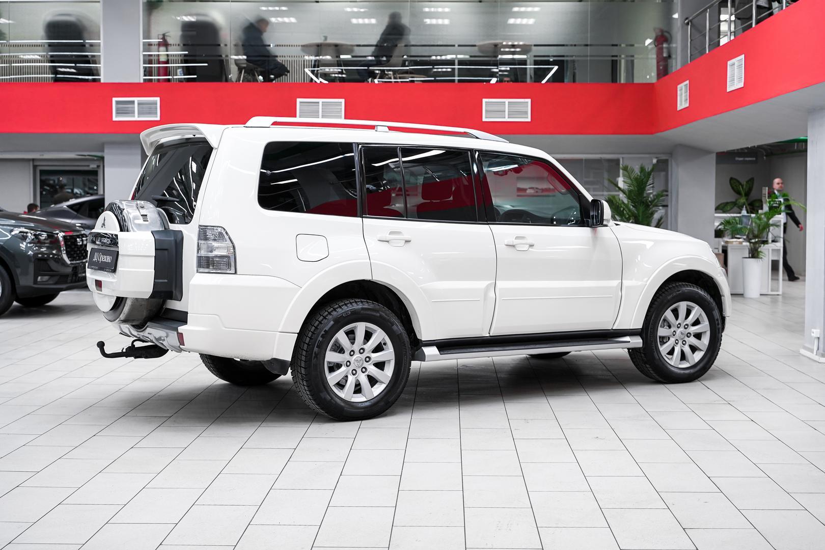 Mitsubishi Pajero 2011, белый, ДЦ Орехово