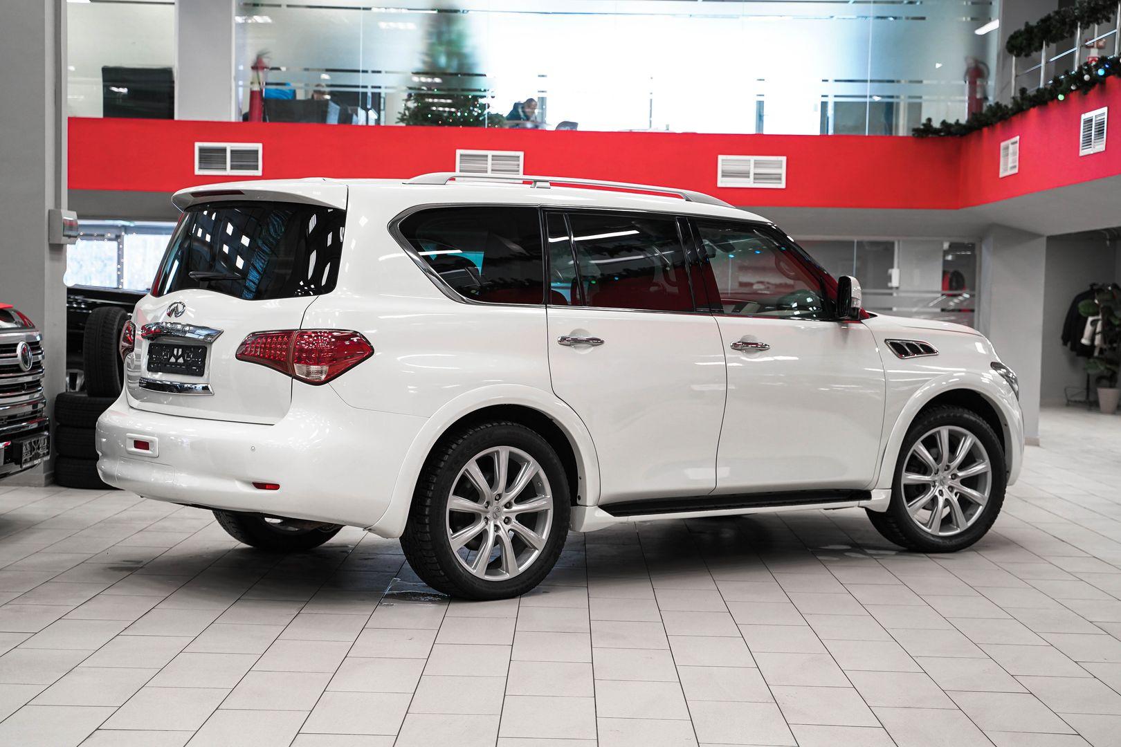 Infiniti QX56 2010, белый, ДЦ Орехово