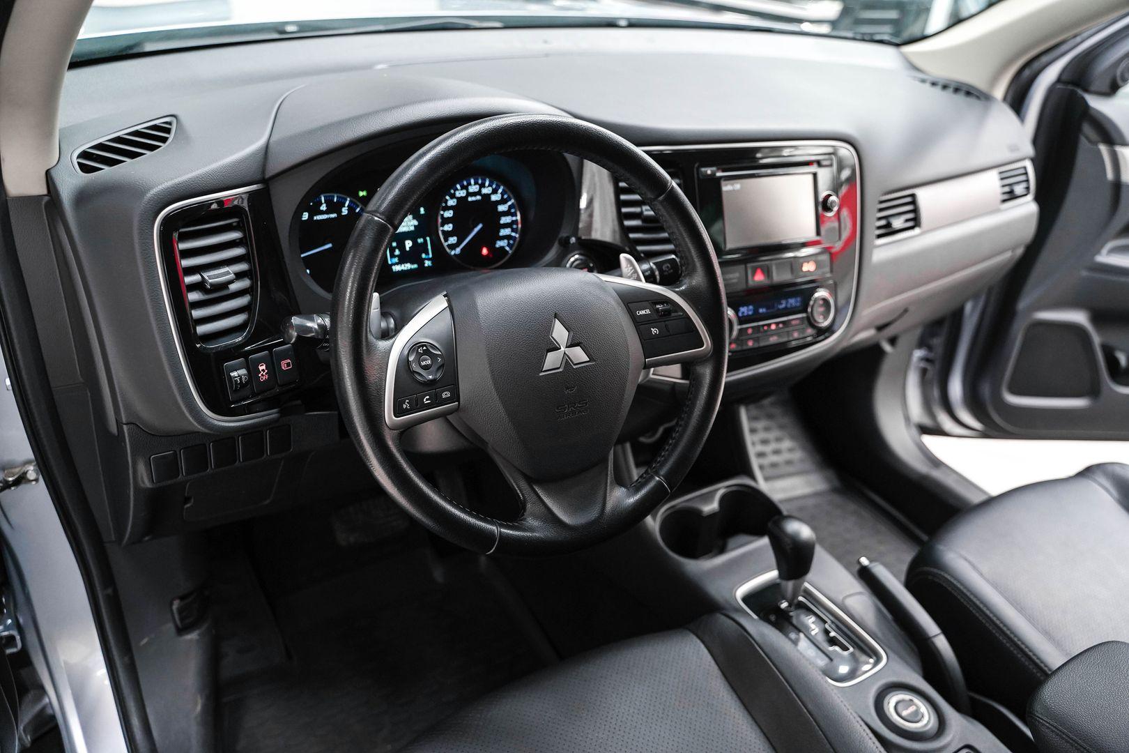 Mitsubishi Outlander 2012, серебряный, ДЦ Орехово