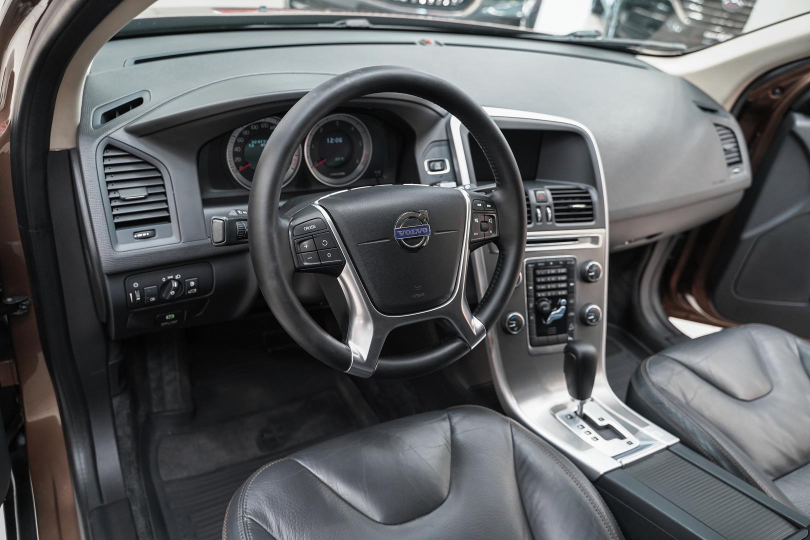 Volvo XC60 2011, золотой, ДЦ Орехово